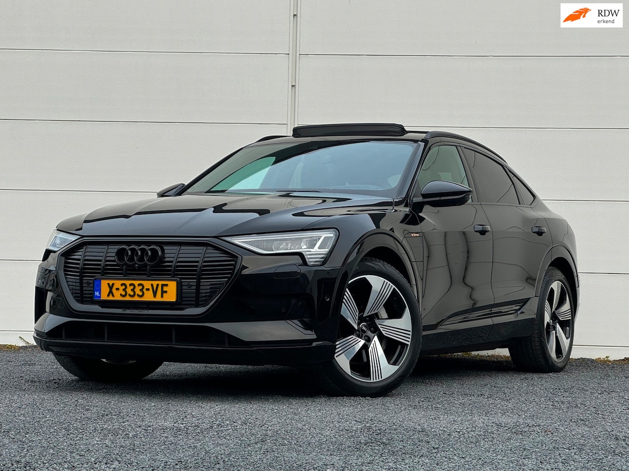 Audi e-tron Sportback - 55 quattro Pano HUD 360 Cam Stoelventilatie Black optiek Trekhaak - AutoWereld.nl