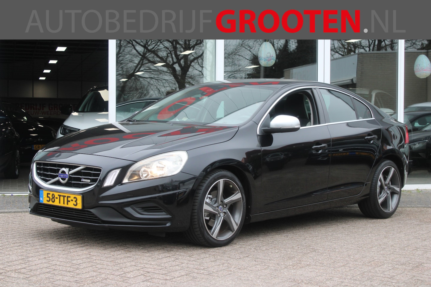 Volvo S60 - 1.6 T3 R-Design//Navi//Trekhaak!! - AutoWereld.nl