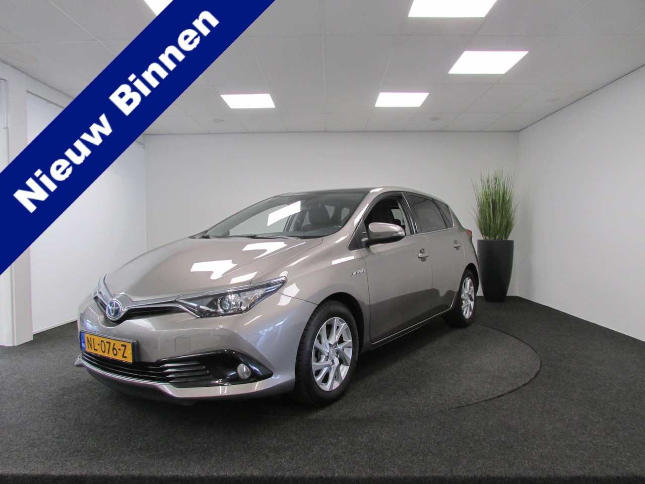Toyota Auris - 1.8 Hybrid I Achteruitrijcamera I Navigatie I BOVAG-Garantie I - AutoWereld.nl