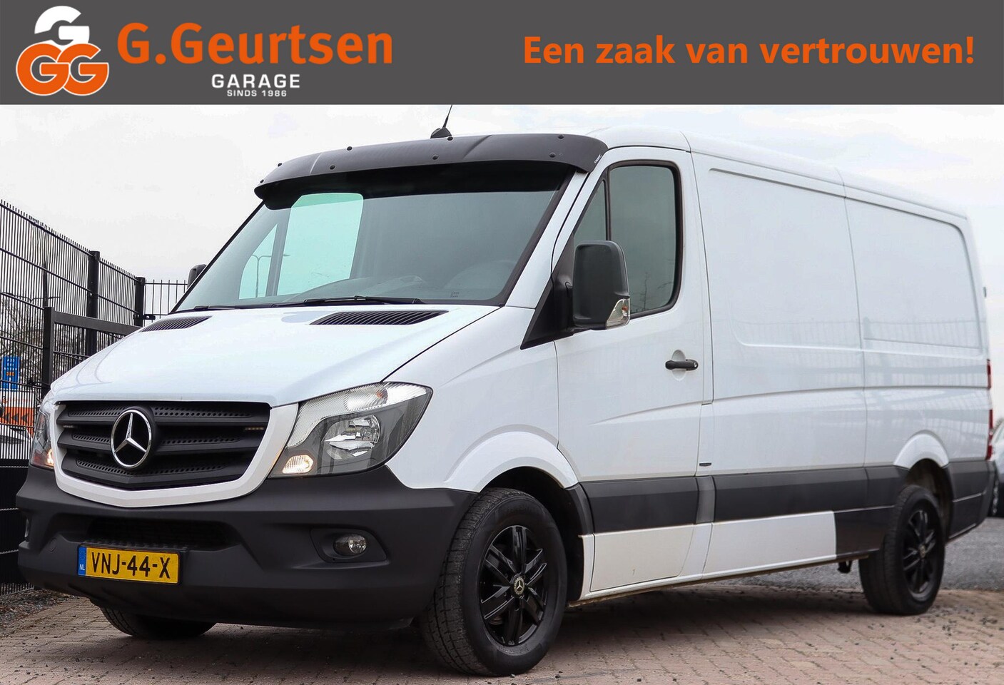 Mercedes-Benz Sprinter - 319 3.0 V6 BlueTEC L2H1 Stoelverwarming, Trekhaak, Camera, Apple Carplay/Android Auto - AutoWereld.nl