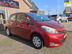 Toyota Yaris - 1.0 VVT-i Aspiration. Goed onderhouden en leuk uitgevoerd, o.a. navigatie, camera. etc