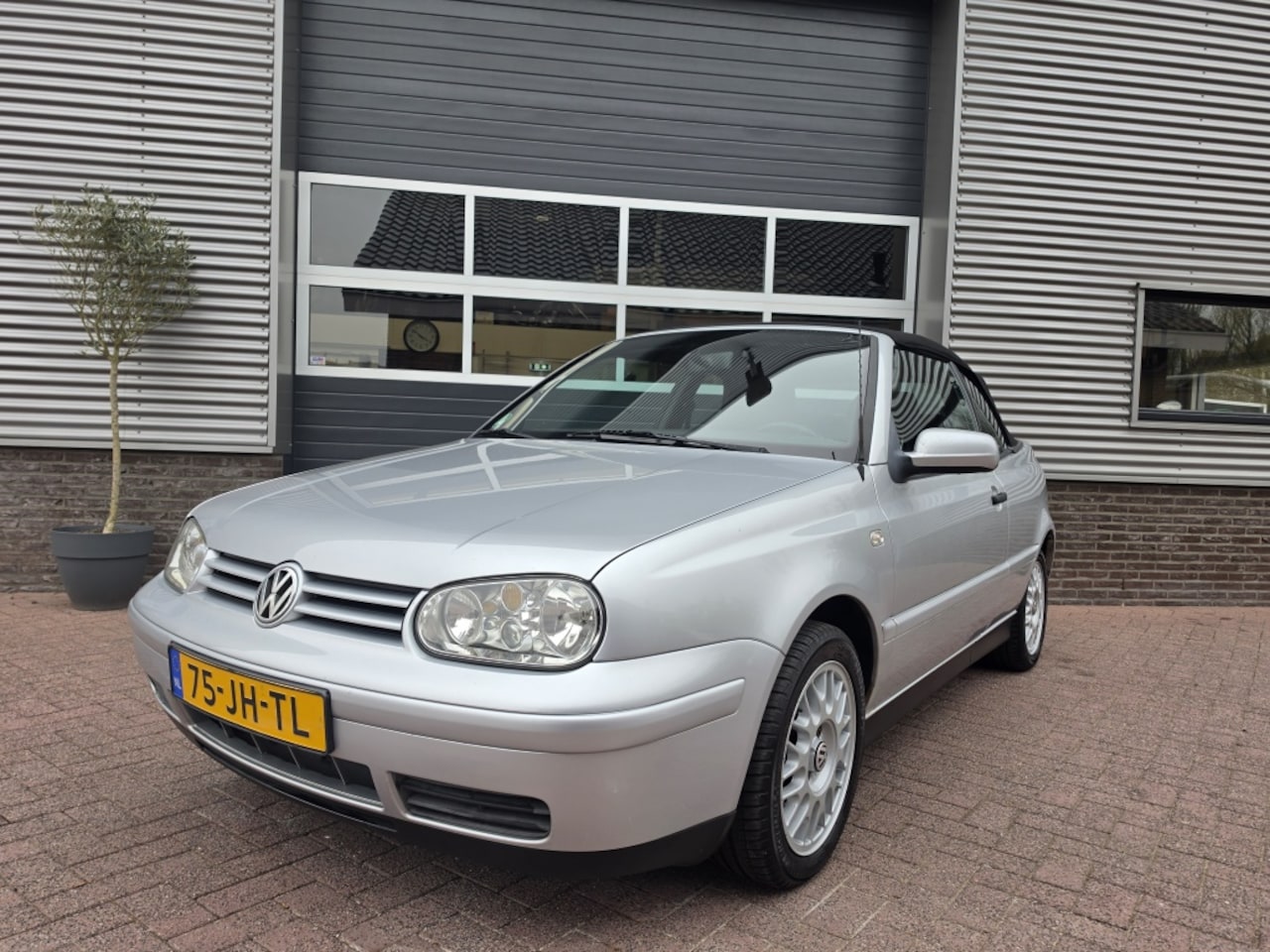 Volkswagen Golf Cabriolet - | NL Auto | Cruise | 2.0 Highline - AutoWereld.nl