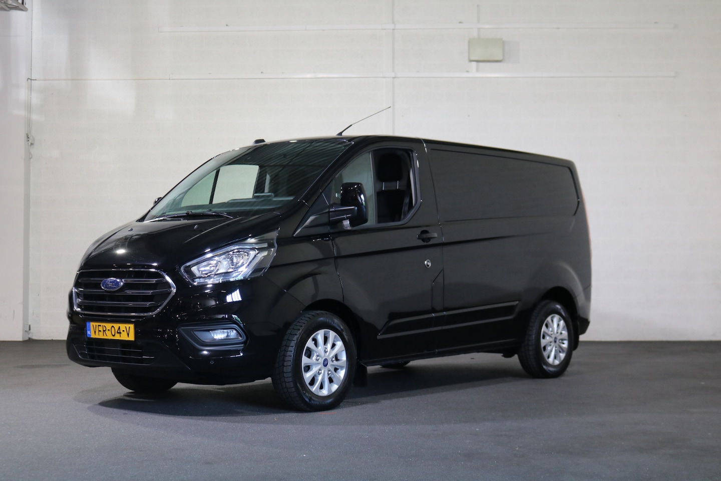 Ford Transit Custom - 2.0 TDci 170pk L1 H1 Limited Automaat Airco Navigatie Camera - AutoWereld.nl
