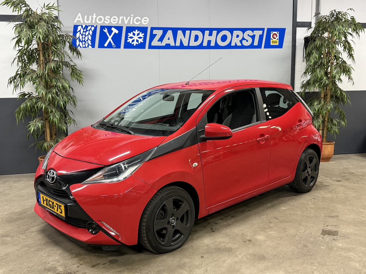 Toyota Aygo - 1.0 VVT-i x-play 1.0 VVT-i x-play - AutoWereld.nl