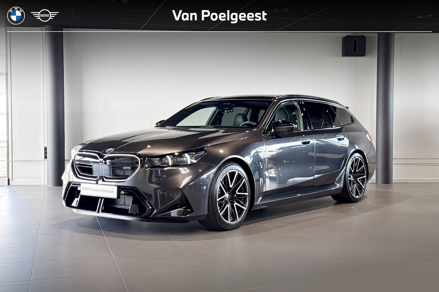 BMW M5 - Touring | Glazen Panoramadak | Bowers & Wilkins | Iconic Glow | Stoelventilatie | Trekhaak - AutoWereld.nl