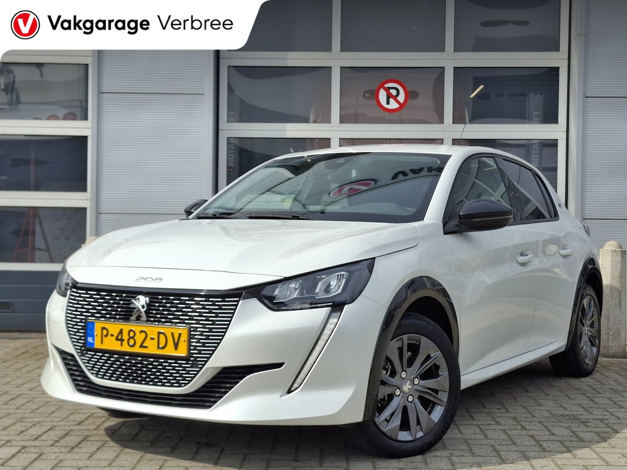 Peugeot e-208 - EV Allure 50 kWh | Apple Carplay/Android Auto | LM Velgen 16" | Cruise Control | Parkeerse - AutoWereld.nl