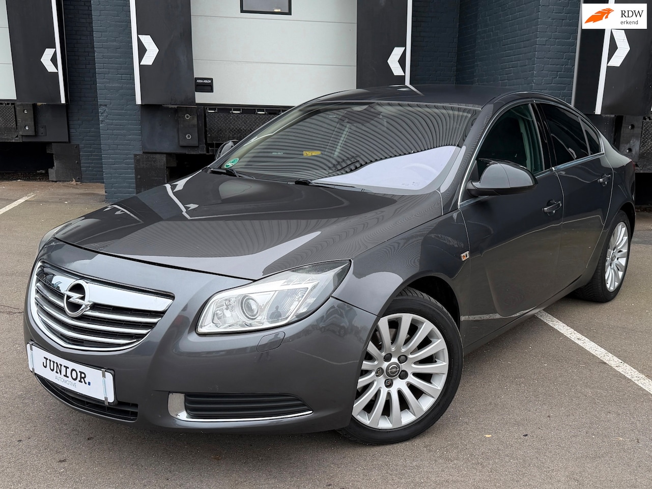 Opel Insignia - 2.0 T Edition AUTOMAAT/LEDER/CAMERA/STOELVERWARMING - AutoWereld.nl
