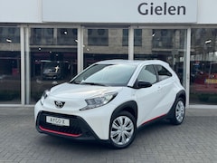 Toyota Aygo X - 1.0 VVT-i MT Play Plus | Keyless, Startknop, Stoelverwarming, Climate control, Apple CarPl