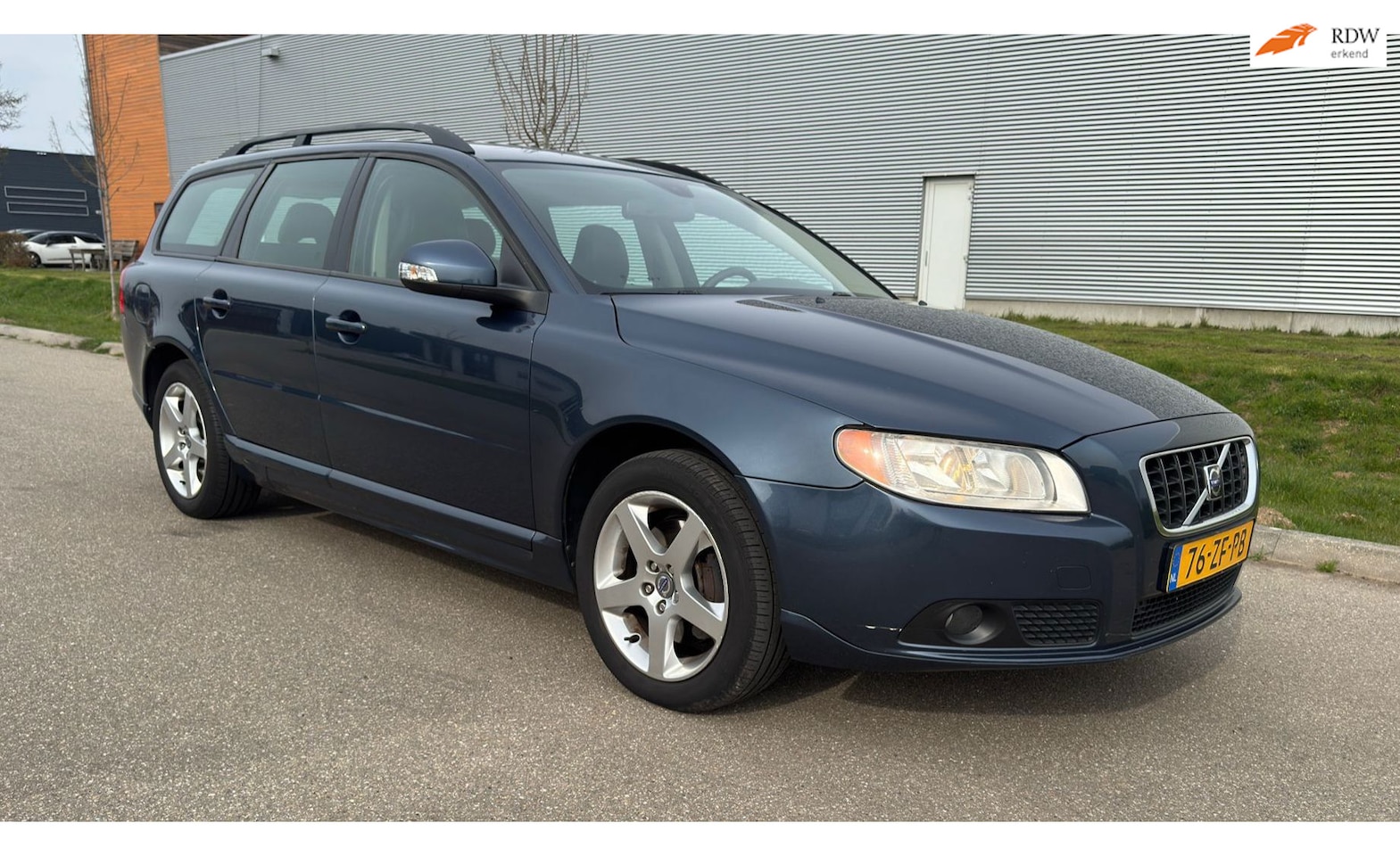 Volvo V70 - 2.5T Momentum in nette staat! - AutoWereld.nl