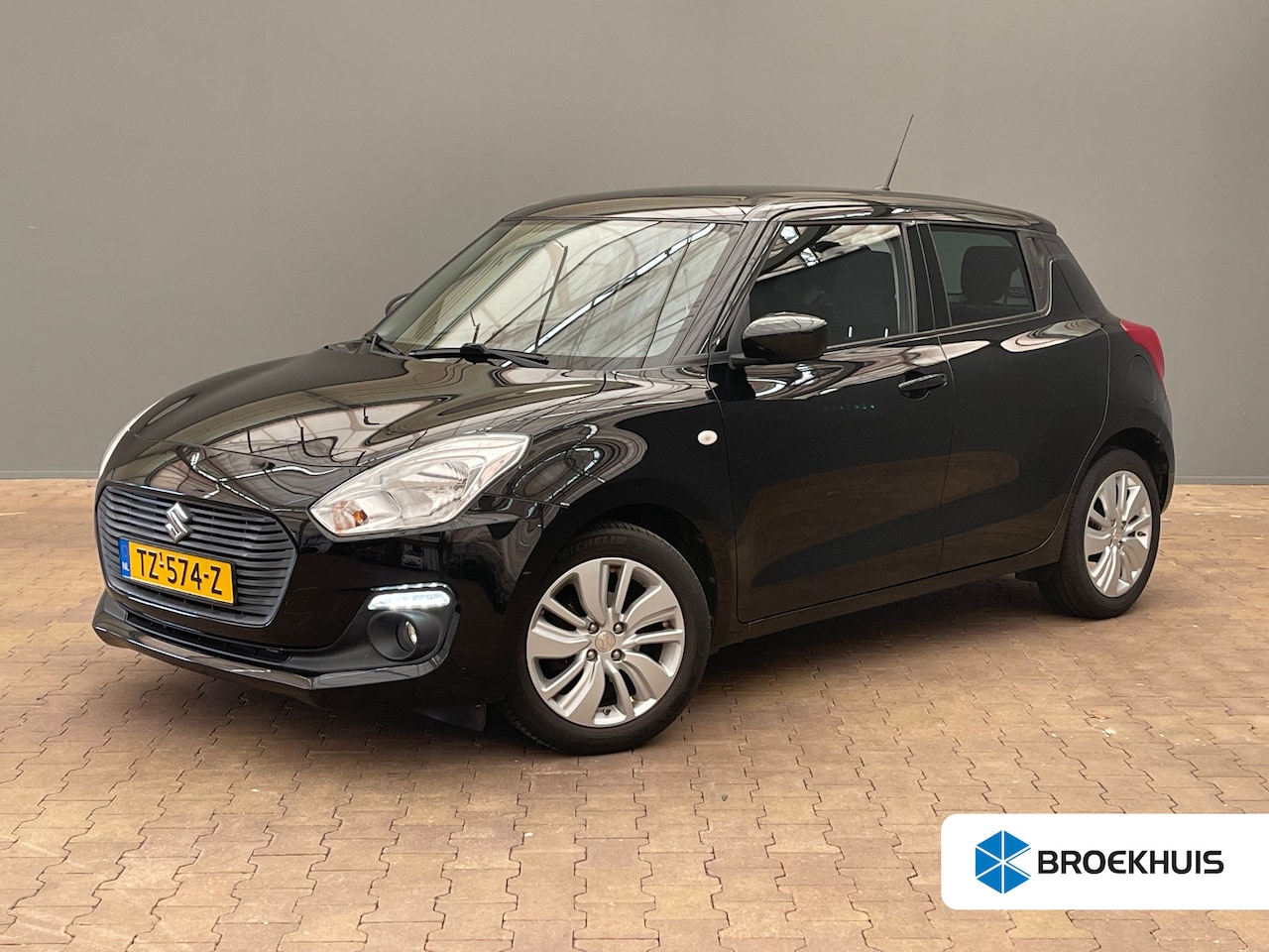 Suzuki Swift - 1.2 Select Camera | Stoelverwarming | Carplay | Airco | 16" Lichtmetaal | 5-Deurs | DAB | - AutoWereld.nl