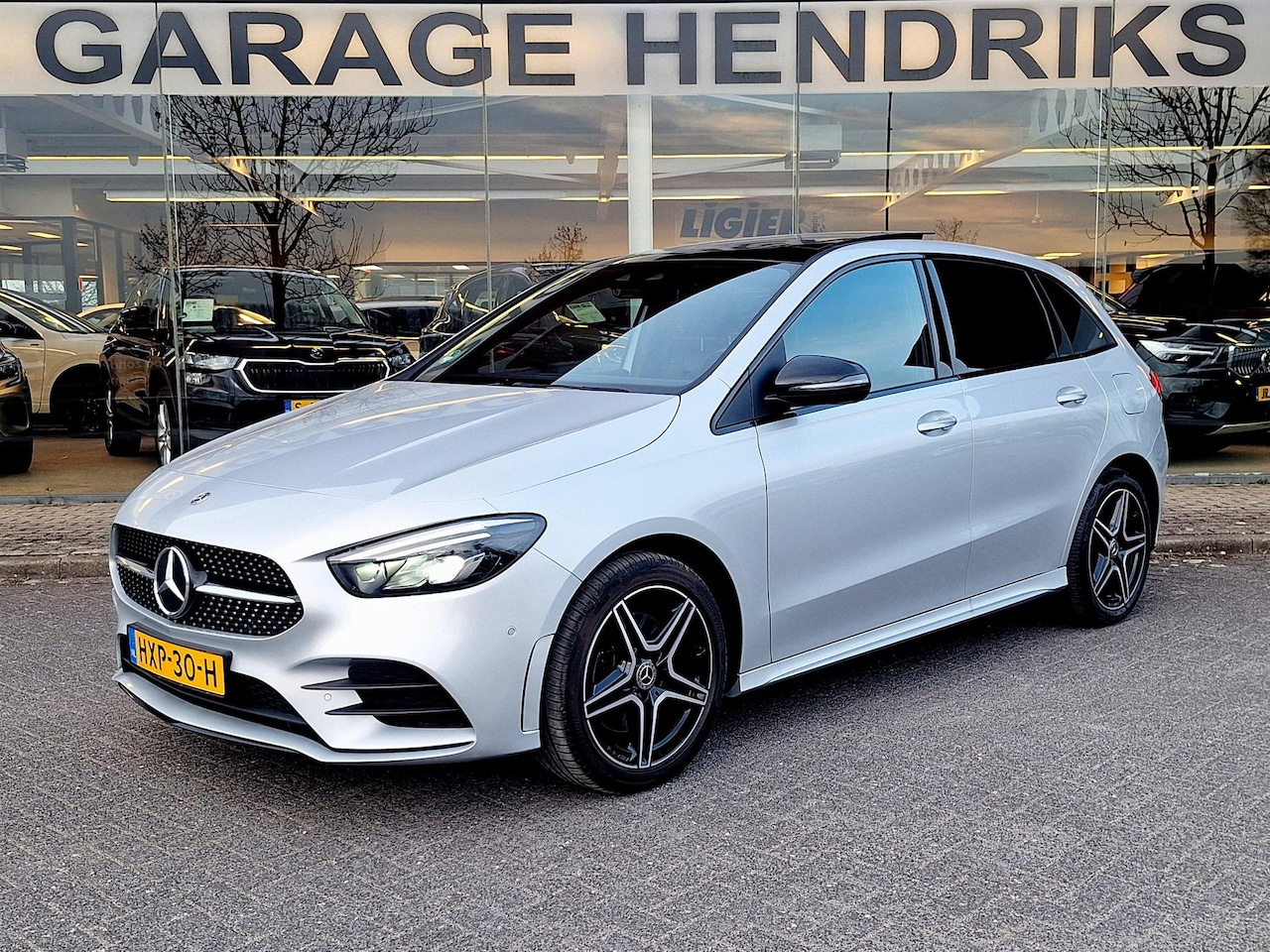 Mercedes-Benz B-klasse - 250 e Business Solution AMG Limited | Pano | AMG pack | Digt Dash | - AutoWereld.nl