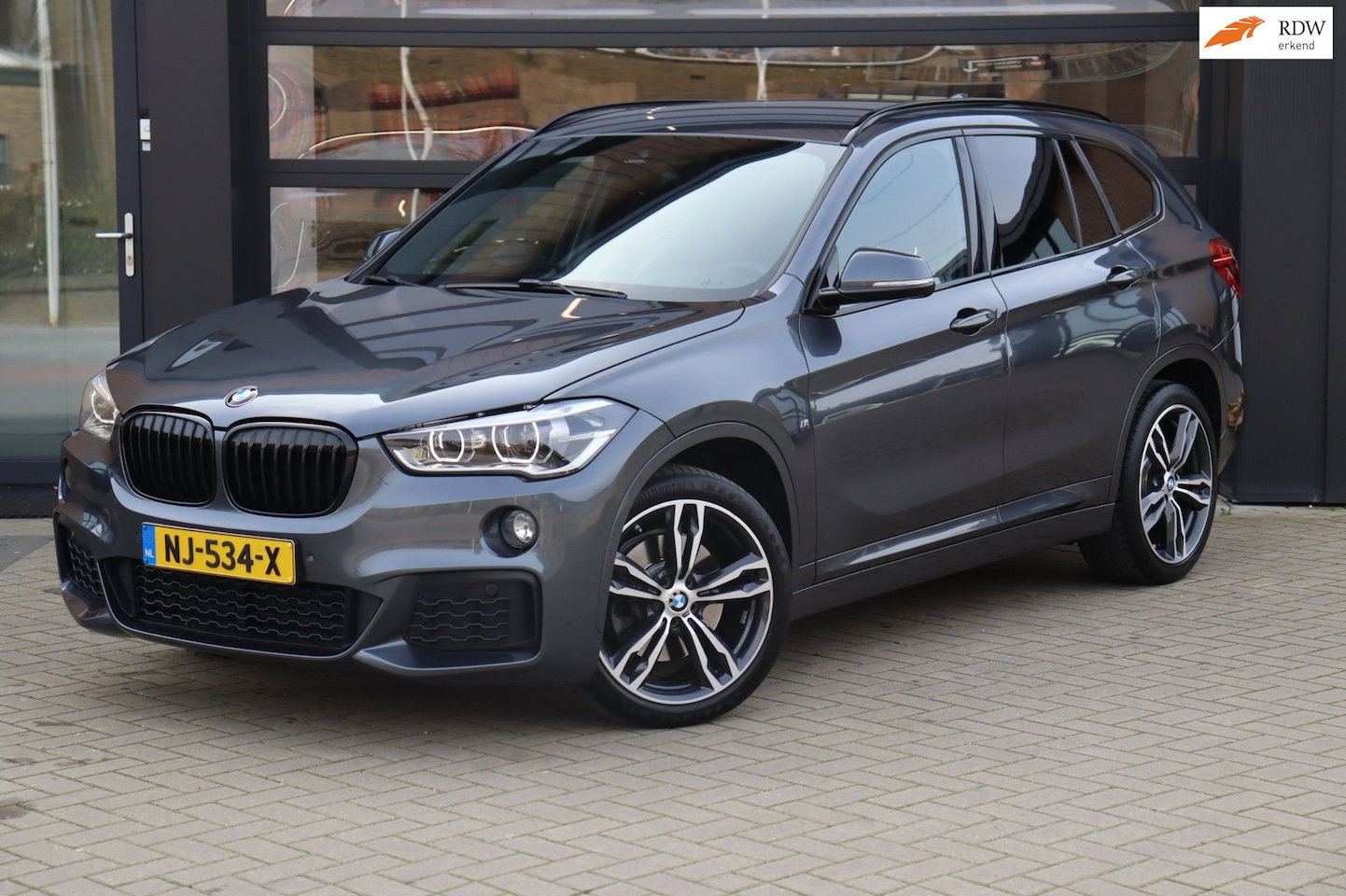 BMW X1 - SDrive20i Centennial High Executive| NAP | Eerste Eigenaar | M-Sport | Dealer Onderhouden - AutoWereld.nl