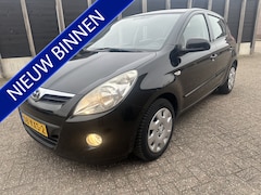 Hyundai i20 - 1.2i DynamicVersion 5 Deurs Airco keurige auto