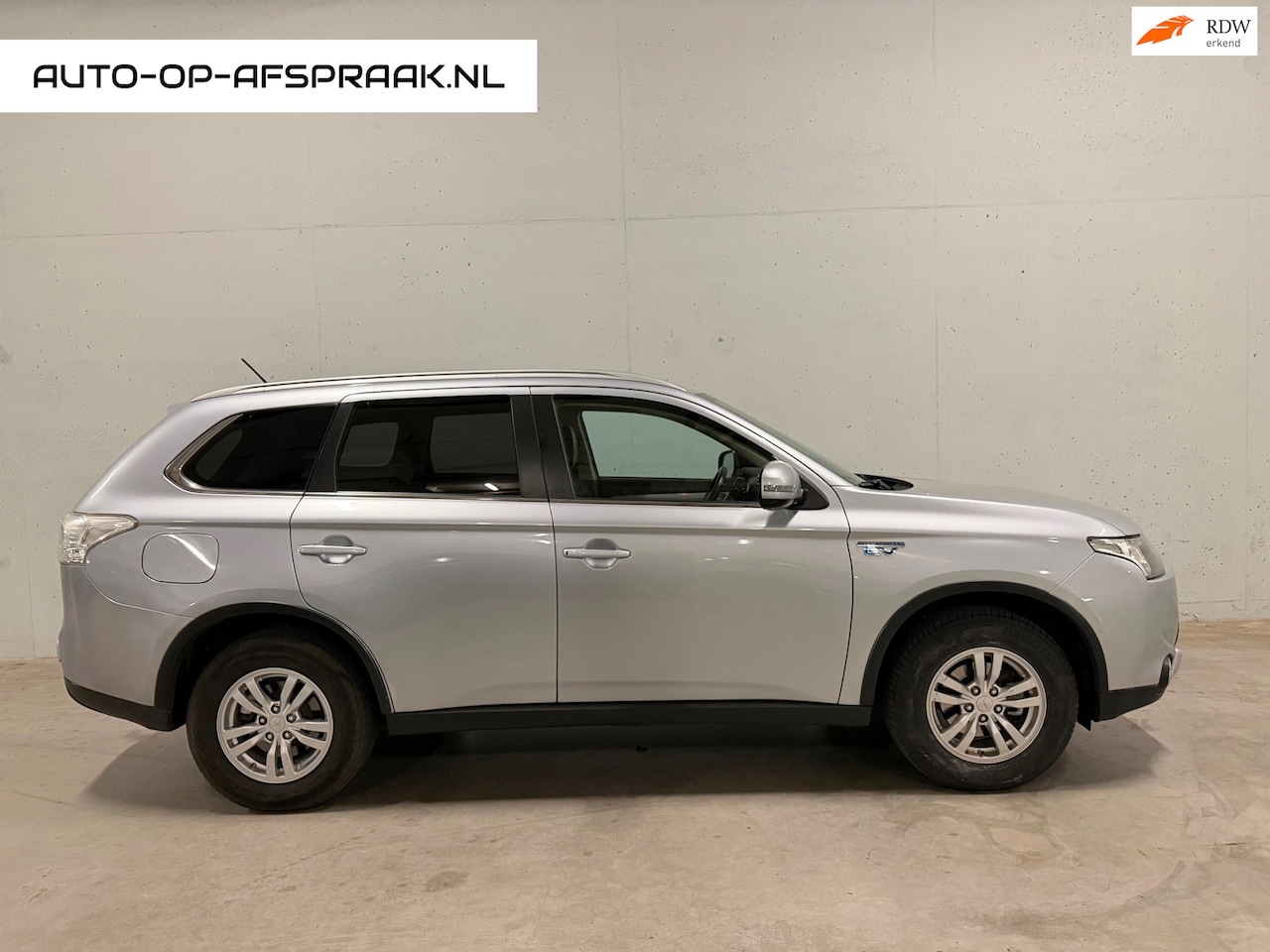 Mitsubishi Outlander - 2.0 PHEV Business Edition X-Line Navi 4x4 Camera - AutoWereld.nl