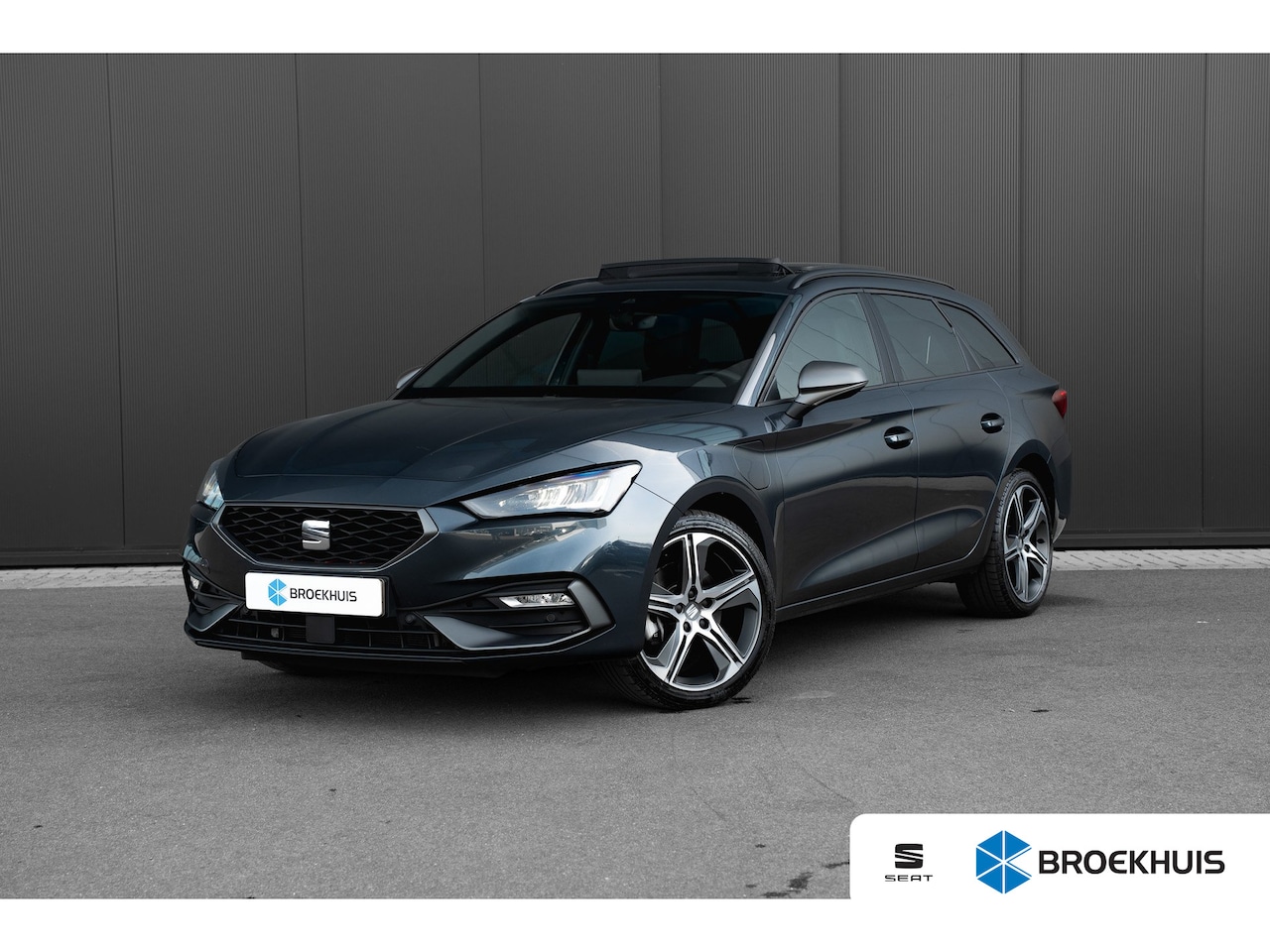 SEAT Leon Sportstourer - 1.5 TSI e-Hybrid 204pk FR Business | Panoramadak | 18" | Adaptive Cruise | Camera - AutoWereld.nl