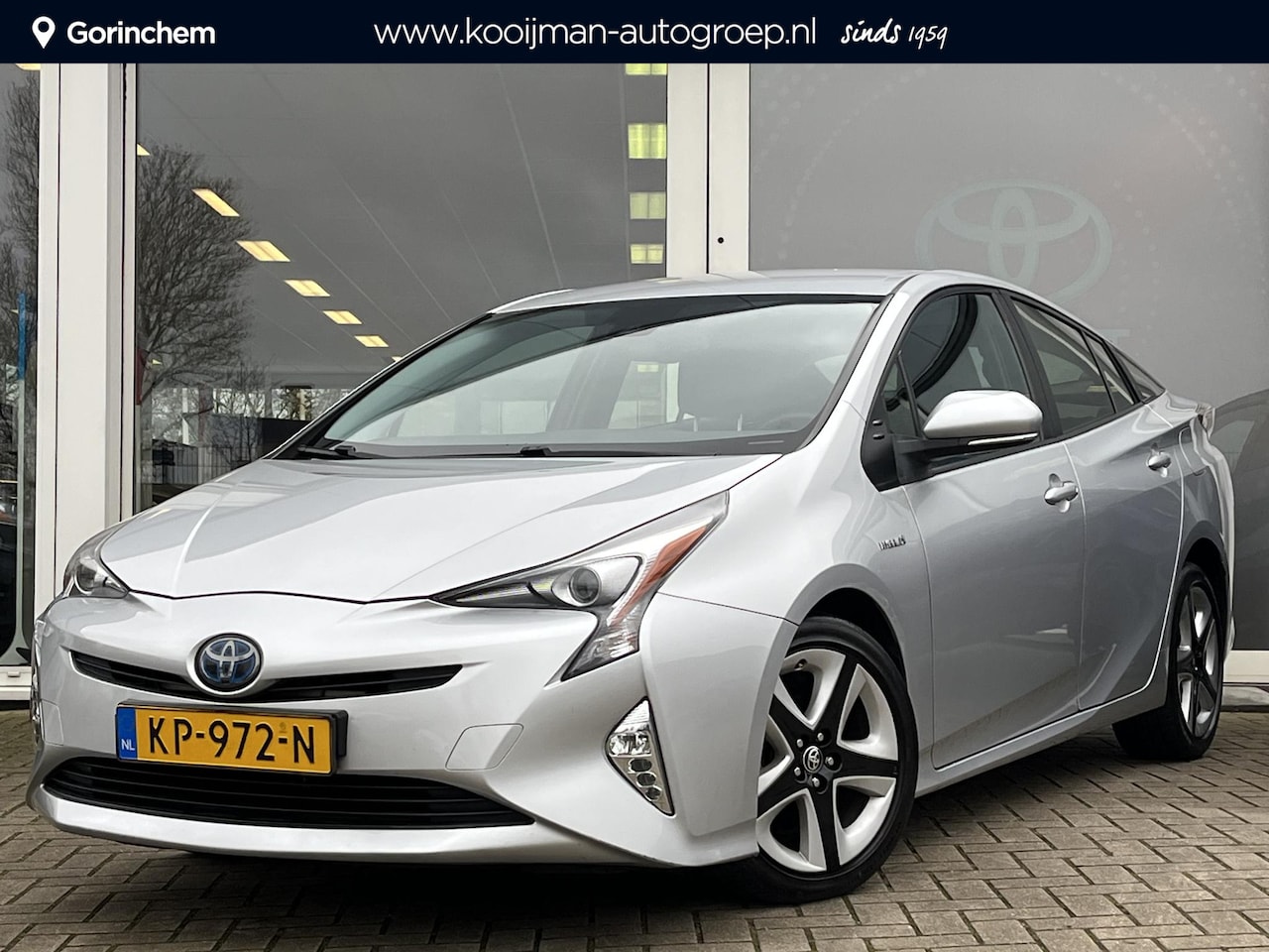 Toyota Prius - 1.8 Business Plus | Navigatie | Stoelverwarming | Achteruitrijcamera | Cruise control adap - AutoWereld.nl