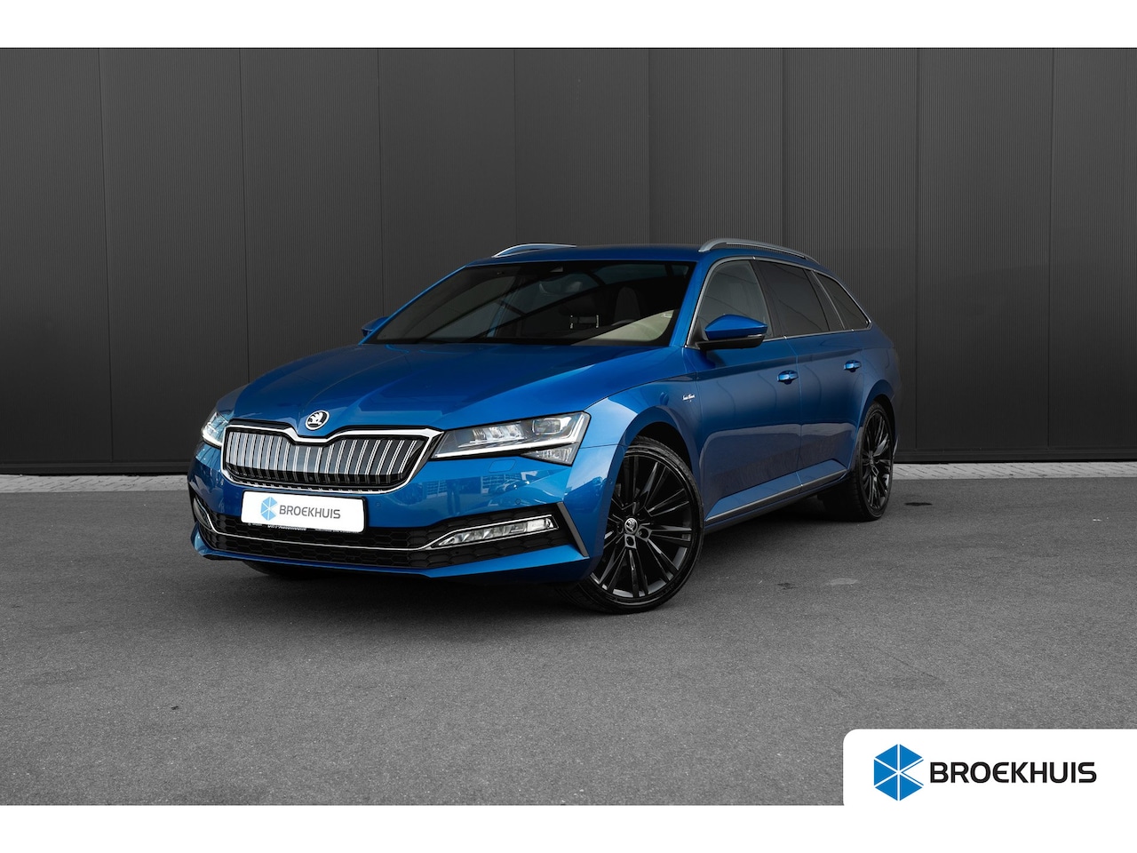 Skoda Superb Combi - 1.4 TSI iV 218 PK Laurin & Klement Achteruitrijcamera | Trekhaak | Massagefunctie | Keyles - AutoWereld.nl