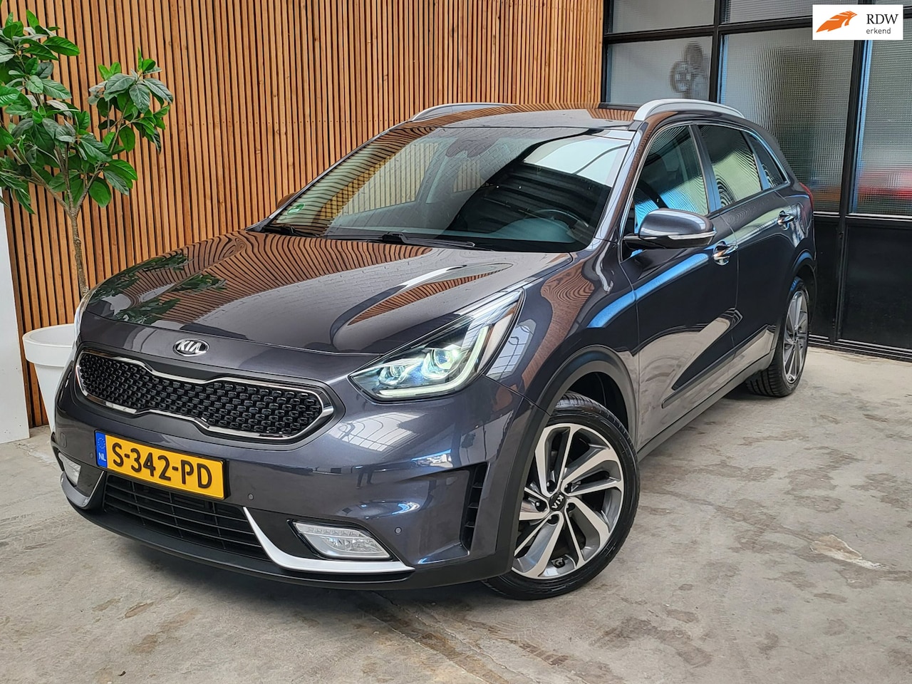 Kia Niro - 1.6 GDi Hybrid ExecutiveLine 12 MND GARANTIE - AutoWereld.nl