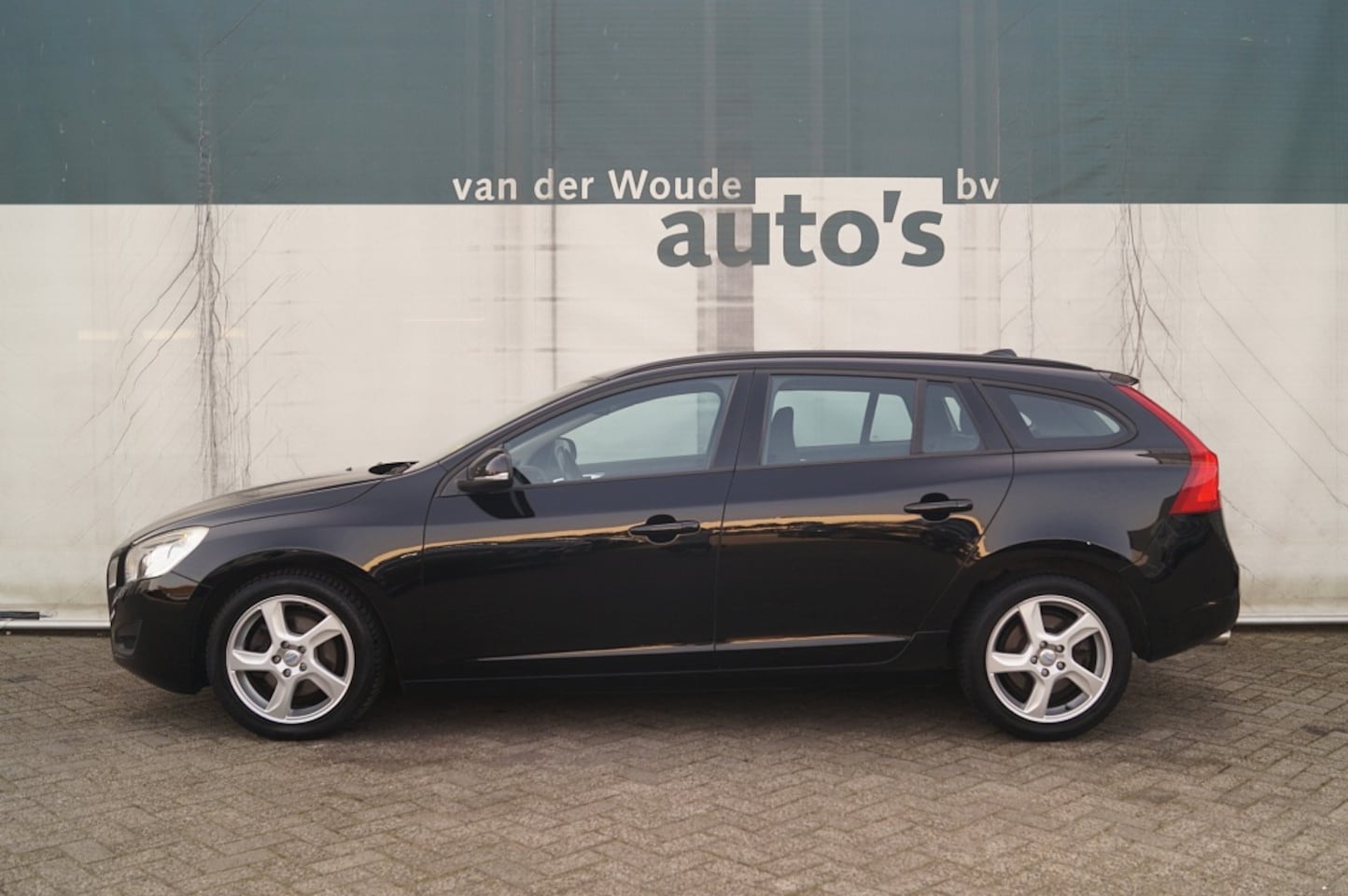 Volvo V60 - 1.6 T3 Kinetic 1.6 T3 Kinetic - AutoWereld.nl