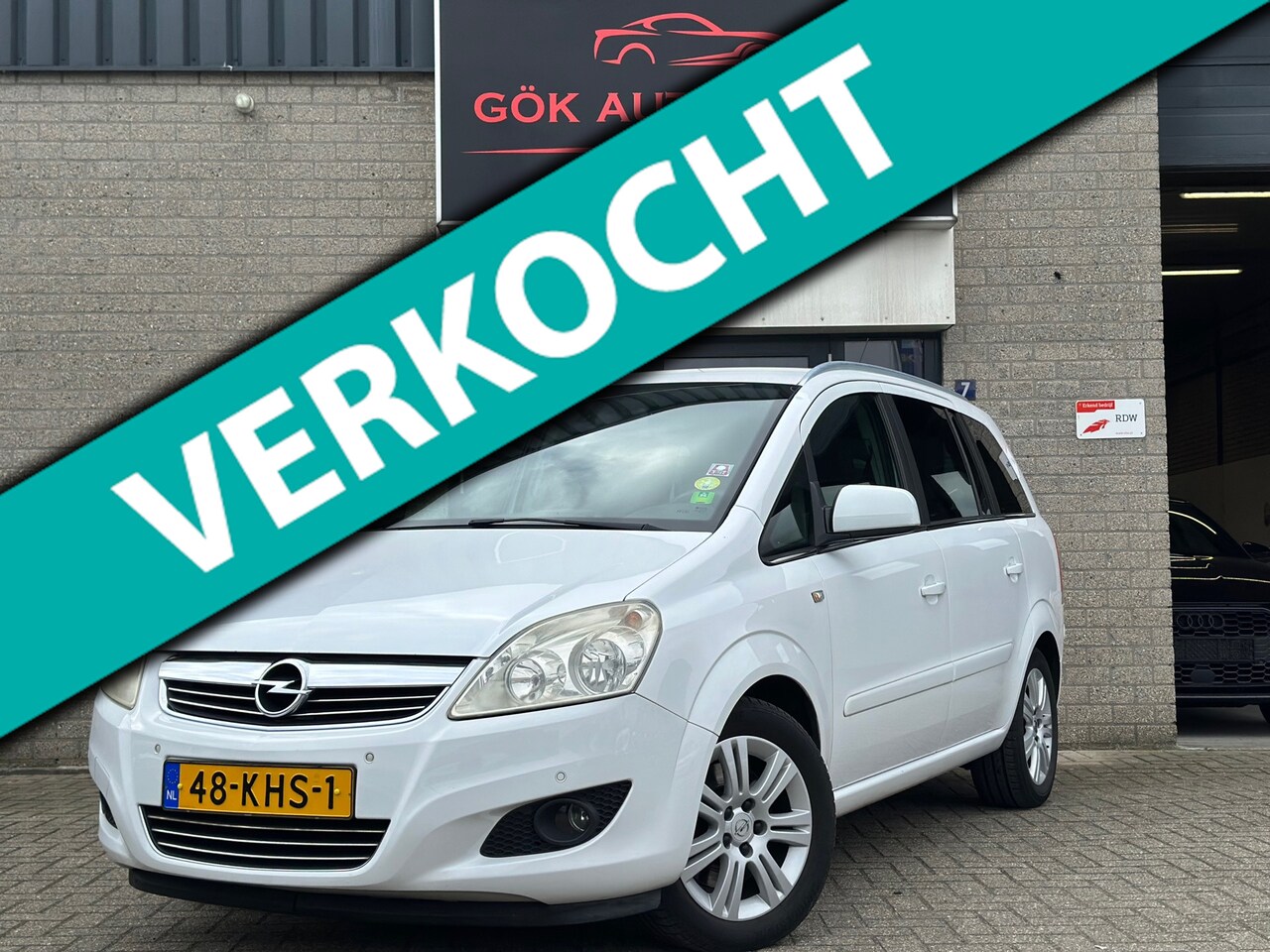 Opel Zafira - 2.2 Cosmo / Navi / 7 Persoons / Automaat / PDC / NAP / 2De Eigenaar - AutoWereld.nl