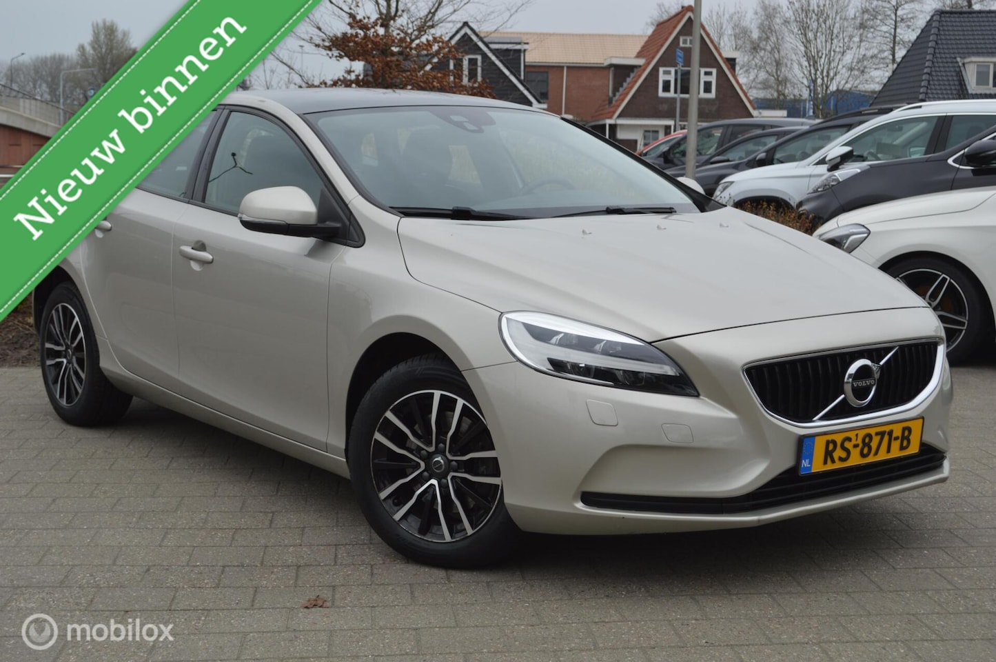 Volvo V40 - 2.0 T2 Nordic+ | Pano-dak | LED-Koplamp - AutoWereld.nl