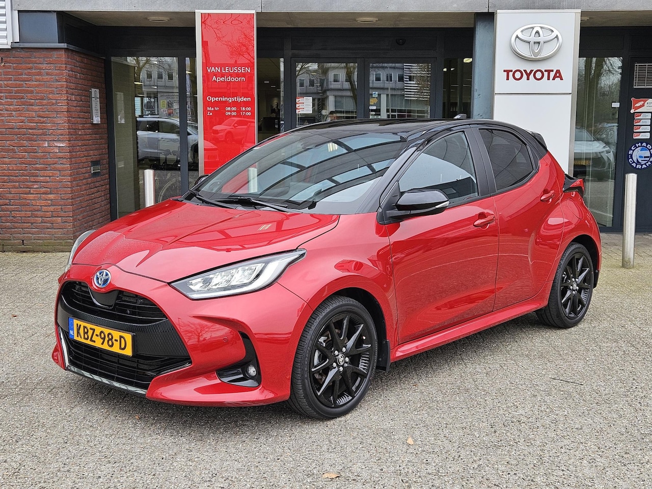 Toyota Yaris - 1.5 Hybrid EXECUTIVE HEAD-UP JBL-AUDIO PARK-SENSOREN STOELVERW BLIND SPOT KEYLESS 17'' LM- - AutoWereld.nl