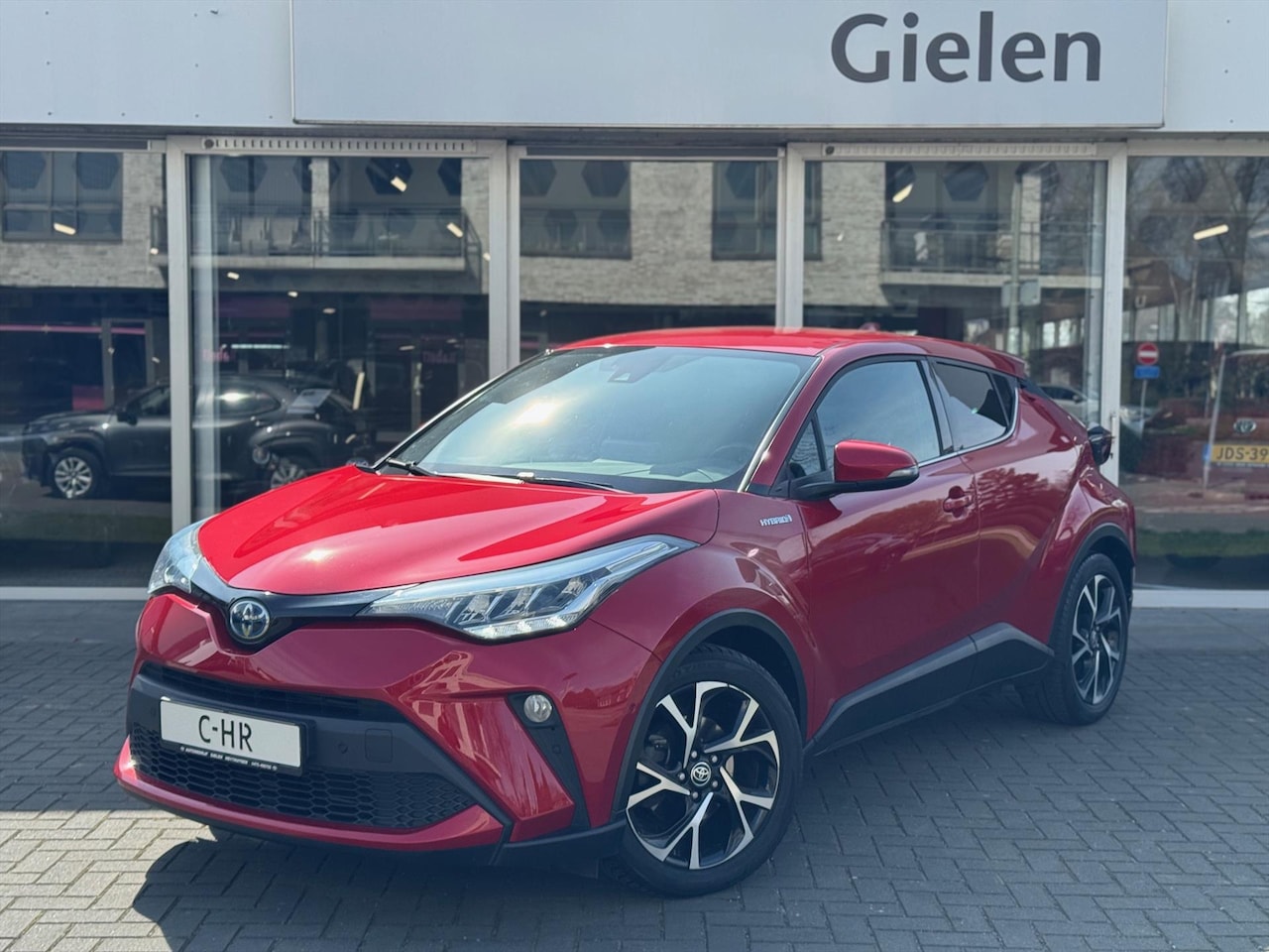 Toyota C-HR - 2.0 Hybrid 184pk Style | Trekhaak, Dodehoekherkenning, Stoel + Stuurverwarming, Parkeersen - AutoWereld.nl