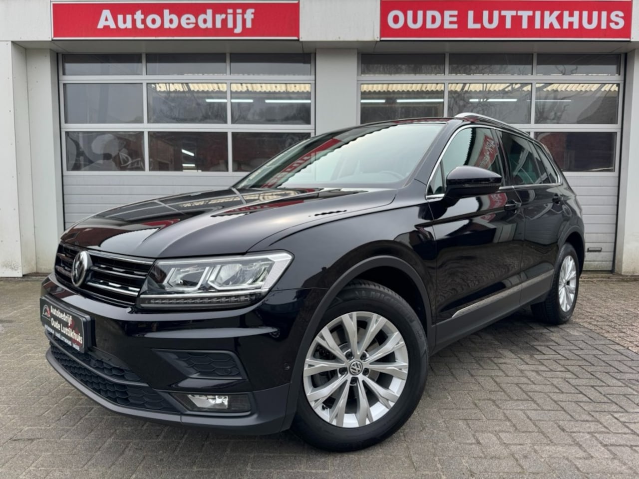 Volkswagen Tiguan - 1.4TSI 150PK DSG Highline Full-Led ACC Camera Navi Trekhaak - AutoWereld.nl