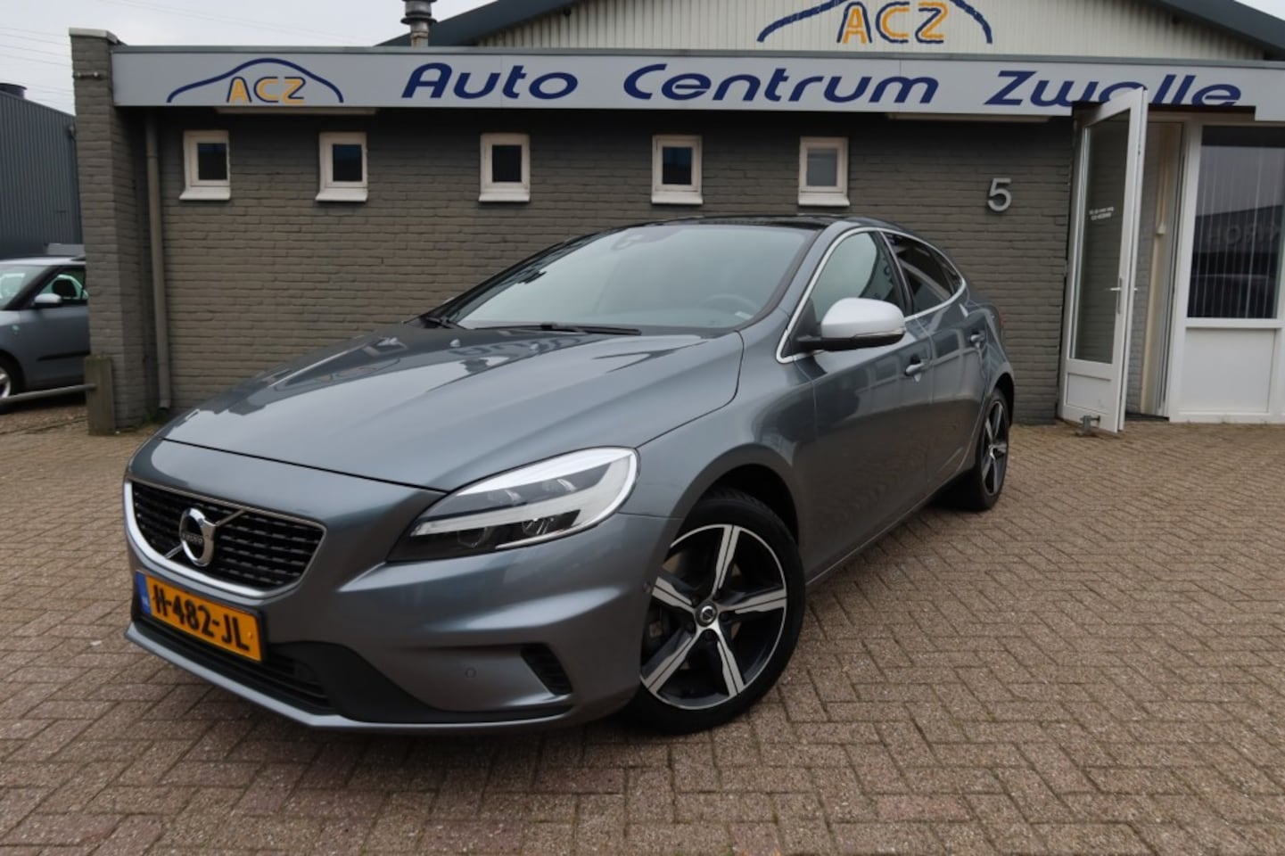 Volvo V40 - 1.5 T3 POLAR+ SPORT,  R-DESIGN , PANO ENZ .... - AutoWereld.nl
