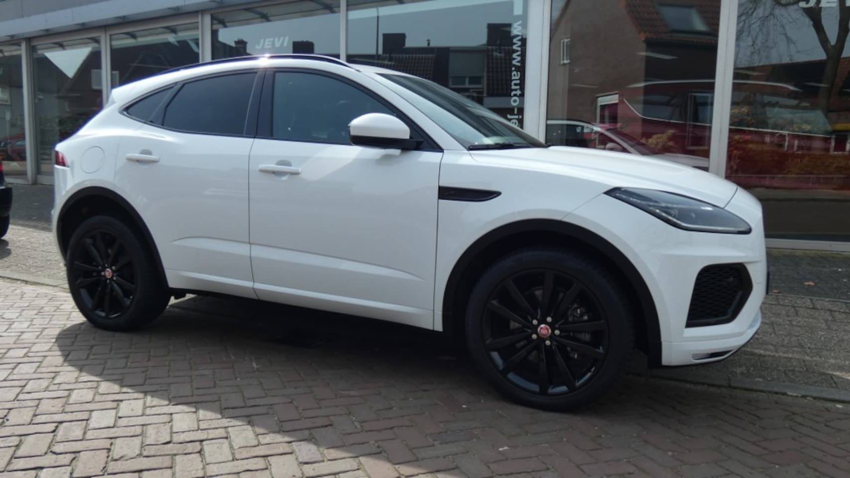 Jaguar E-Pace - 1.5  P300e  PHEV 309 PK  AWD - R-DYNAMIC   * PANODAK* NAVI* LEDER* CRUISE*  360 CAMERA * - AutoWereld.nl