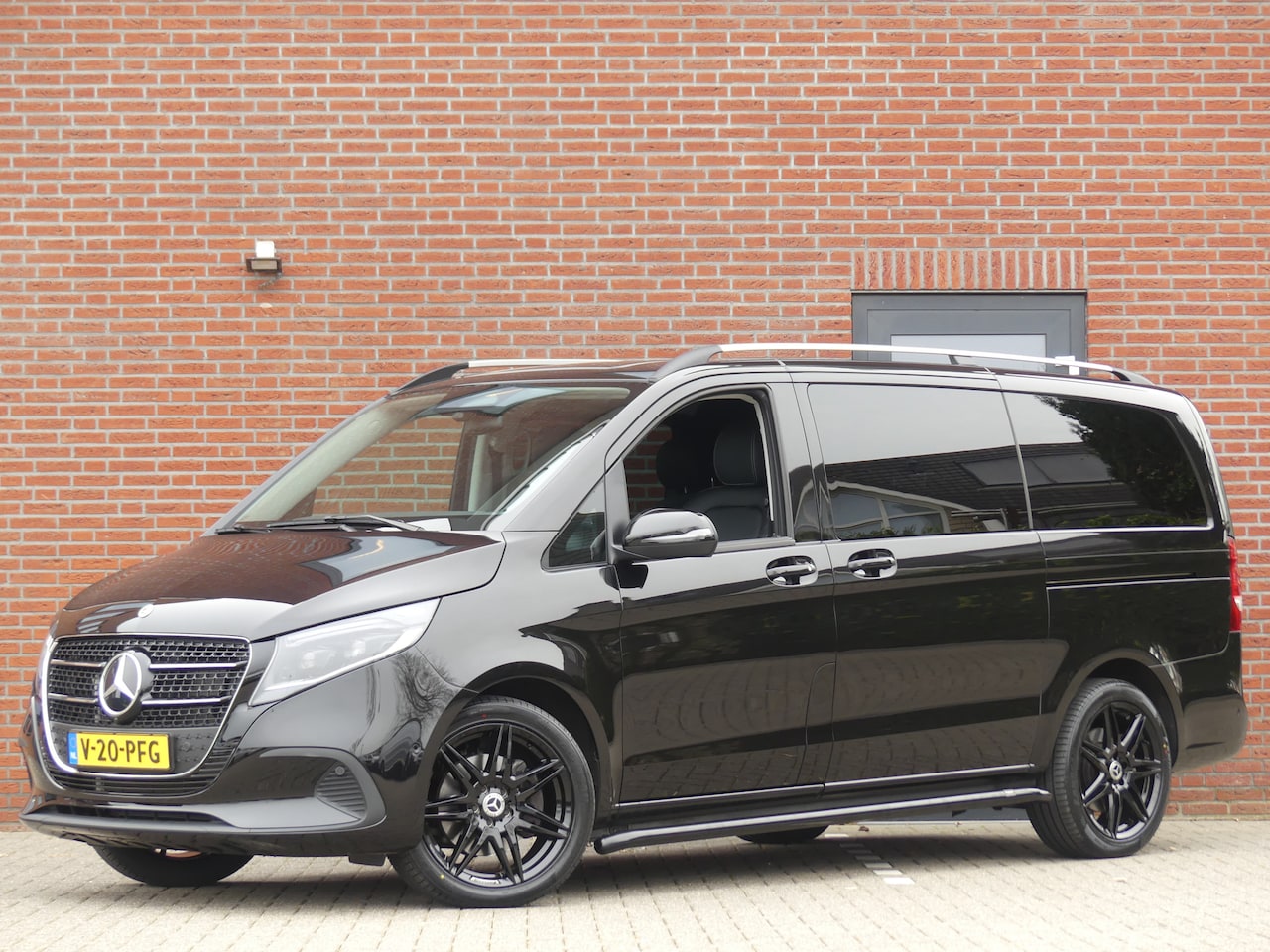 Mercedes-Benz V-klasse - 220d Lang Dubbel Cabine LED/LEER/Trekhaak/PDC - AutoWereld.nl