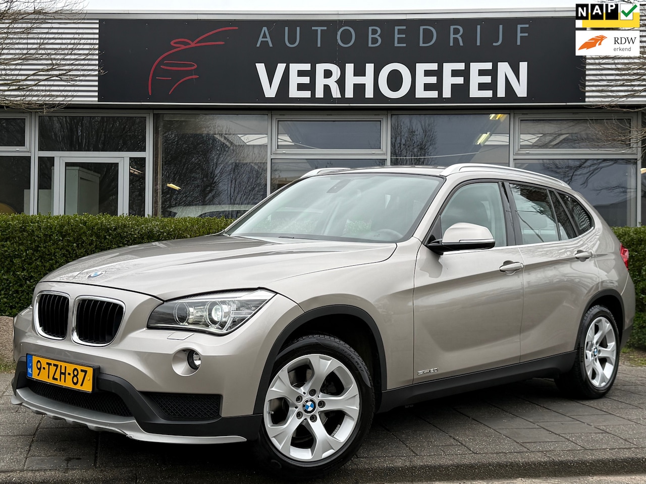 BMW X1 - SDrive20i Limited Series - AUTOMAAT - NAP KM STAND - XENON - TREKHAAK - CRUISE / CLIMATE - - AutoWereld.nl