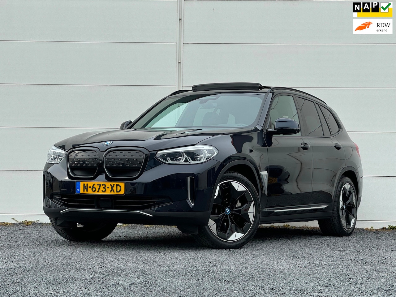 BMW iX3 - High Exe Org NL Pano Head up HK 360 Cam Keyless Shadow line Dodehoekdetectie Lane assist T - AutoWereld.nl