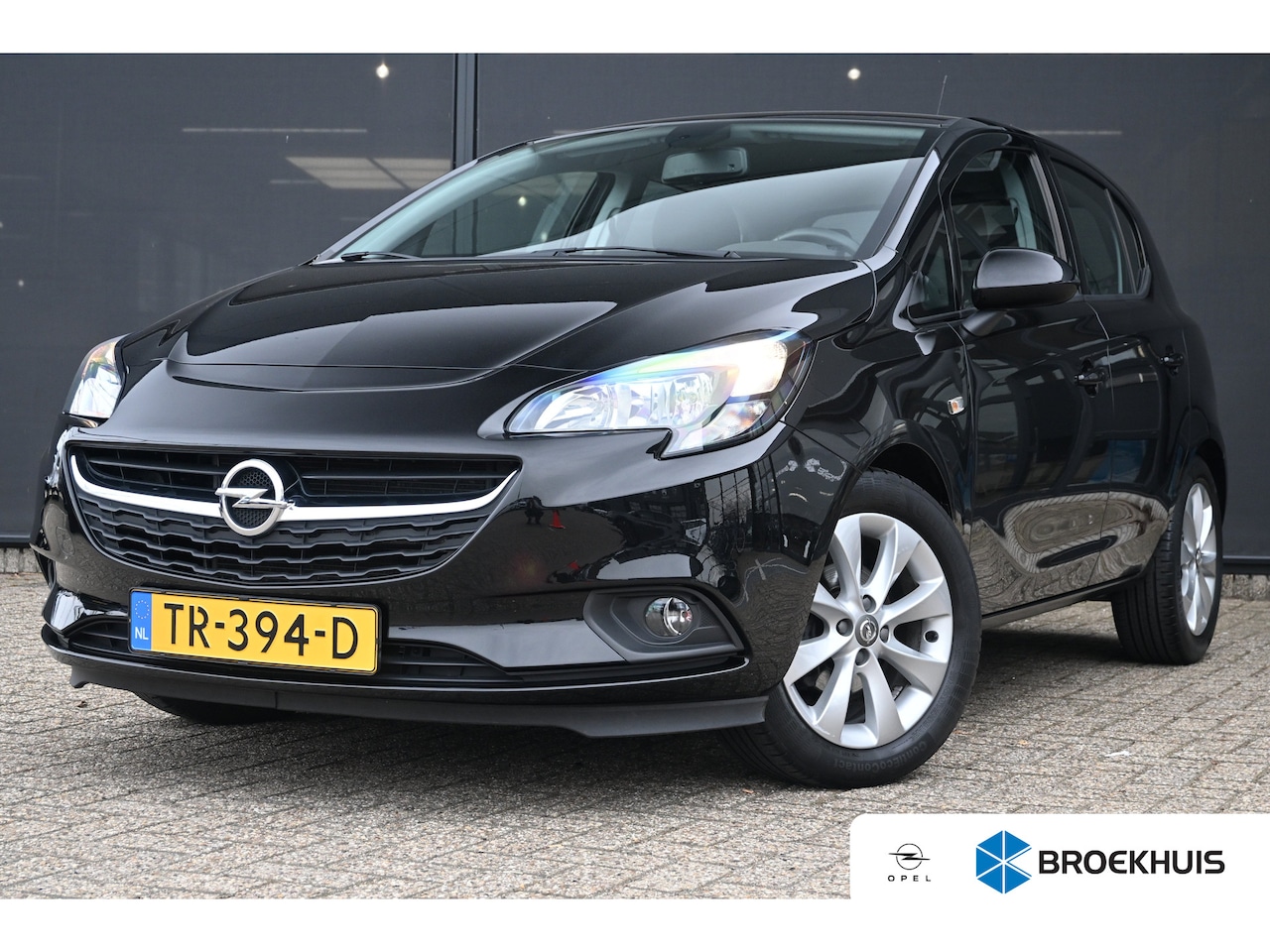 Opel Corsa - 1.4 Favourite+ | Navigatie | Dealeronderhouden | Cruise Control | Parkeersensoren | Airco - AutoWereld.nl