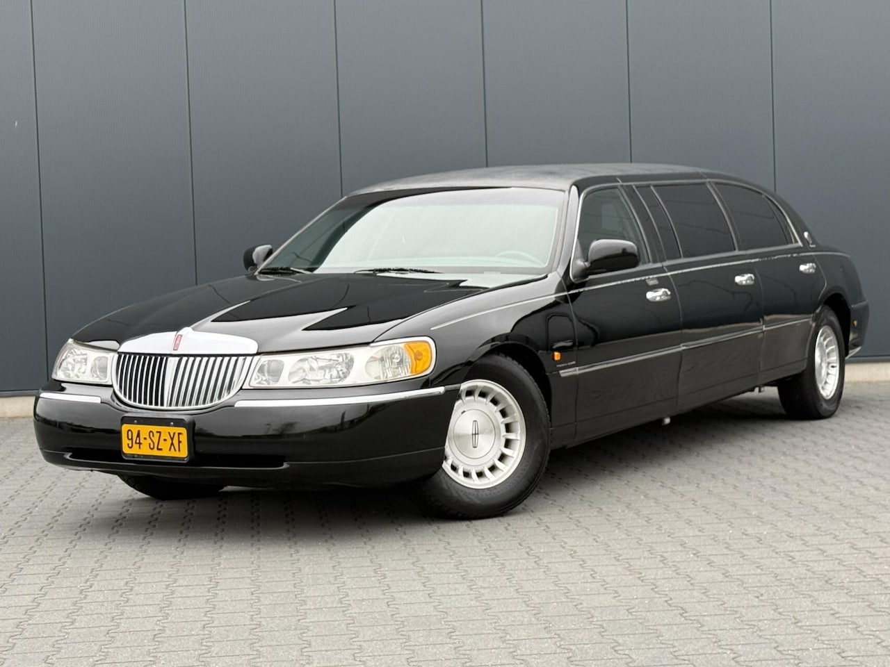Lincoln Town Car - 4.6 V8 Executive Series - INCL BTW - Topconditie - AutoWereld.nl