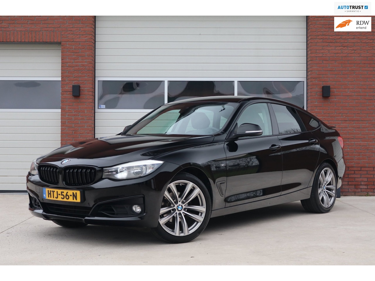 BMW 3-serie Gran Turismo - 320i Executive Sport - M-sport stuurwiel - Sportstoelen - Leder - PDC - Stoelverwarming - AutoWereld.nl