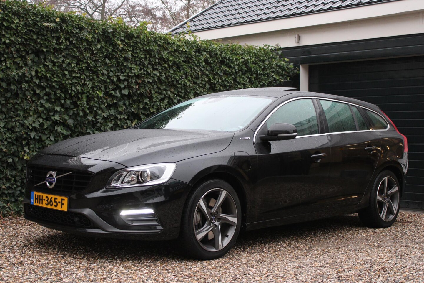 Volvo V60 - 2.4 D6 Twin Engine R-Design 2.4 D6 Twin Engine R-Design - AutoWereld.nl