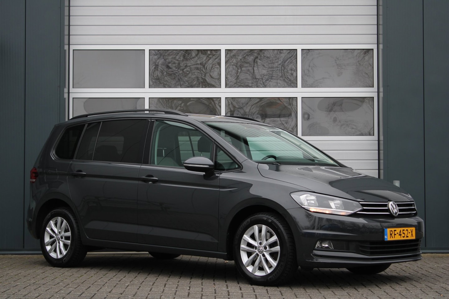 Volkswagen Touran - 1.2 TSI Comfortline Clima/Cruise/Bluetooh/PDCv+a/RadioUSB/16"LM/Isofix/Trekhaak/Dealeronde - AutoWereld.nl