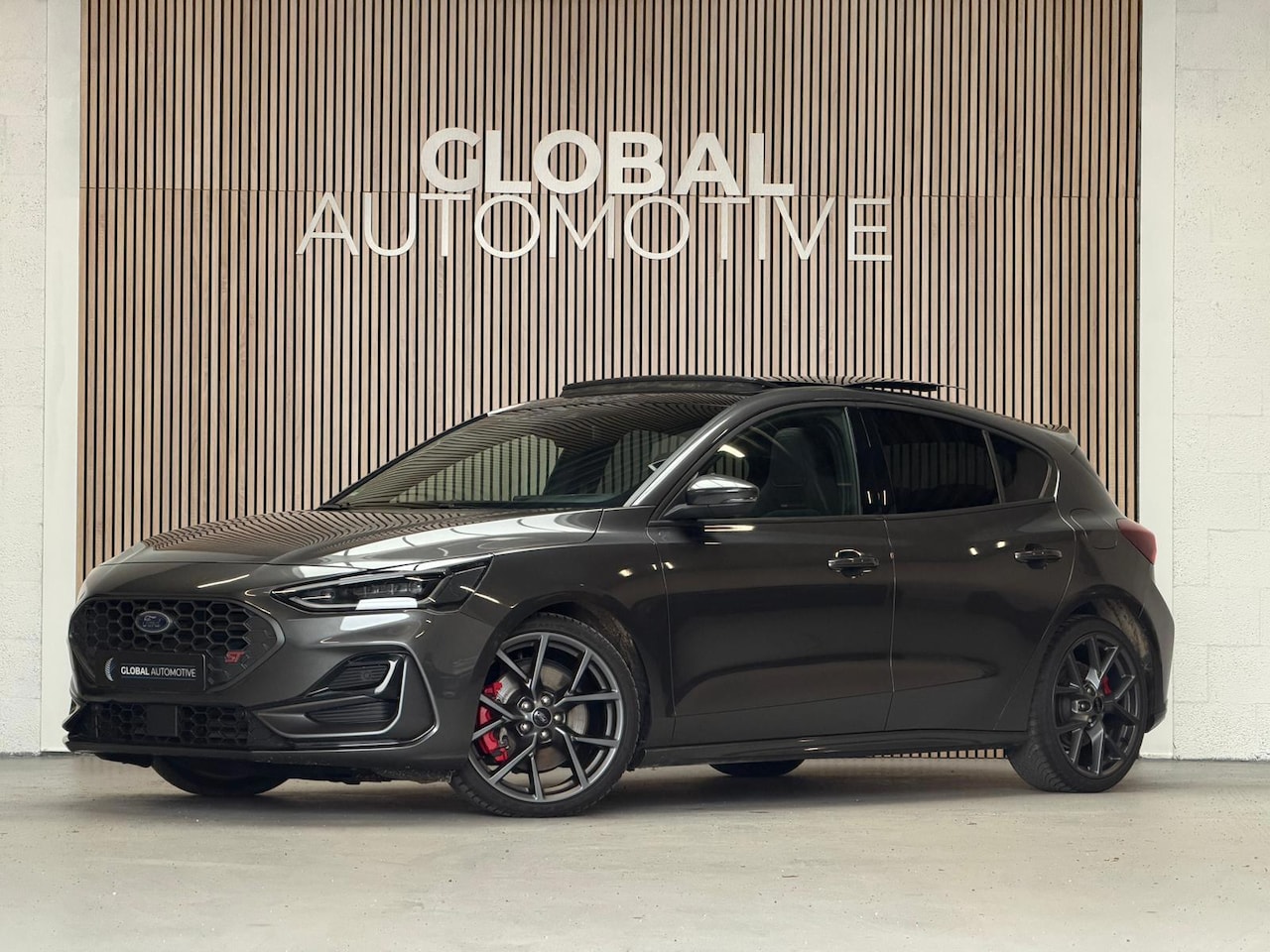 Ford Focus - 2.3 EcoBoost ST-X - PANO - B&O - ACC - AutoWereld.nl