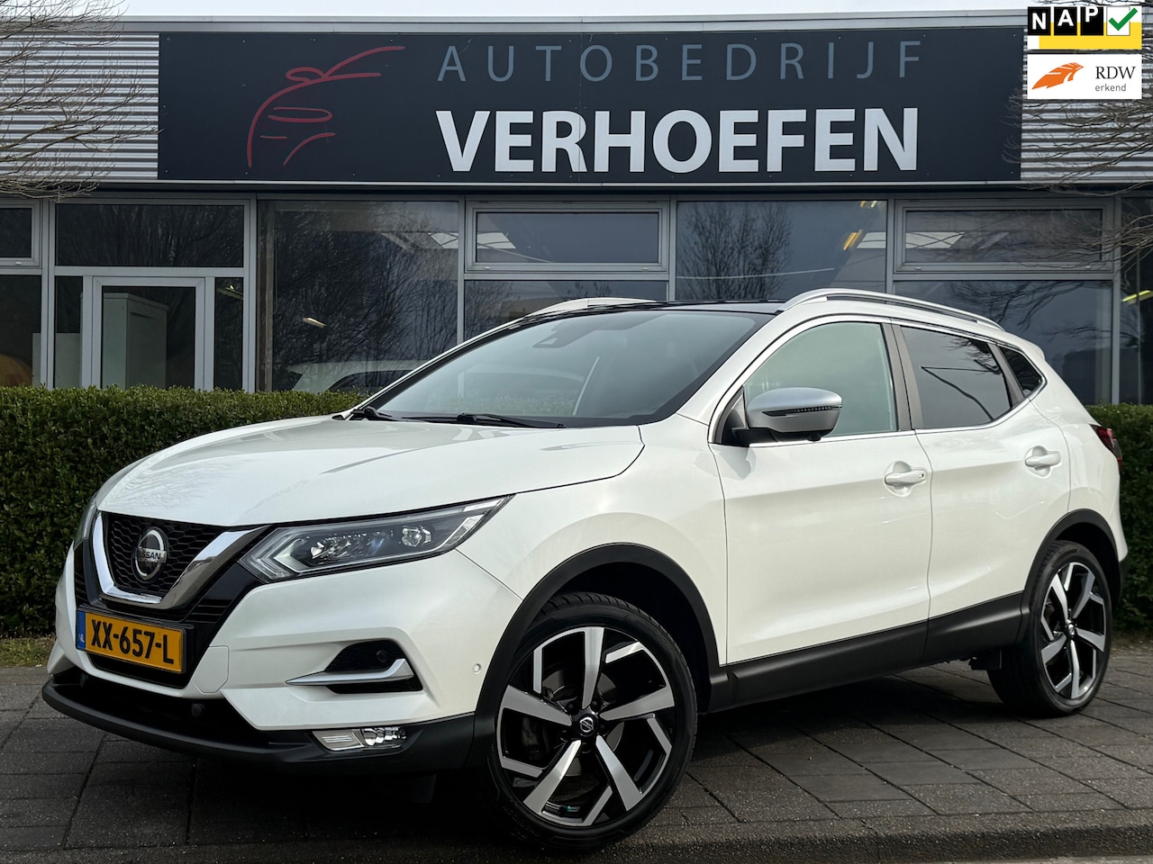 Nissan Qashqai - 1.2 Tekna + - PANORAMADAK - LEDER - 360 CAMERA - PARKEERCAMERA - TREKHAAK - STOELVERWARMIN - AutoWereld.nl