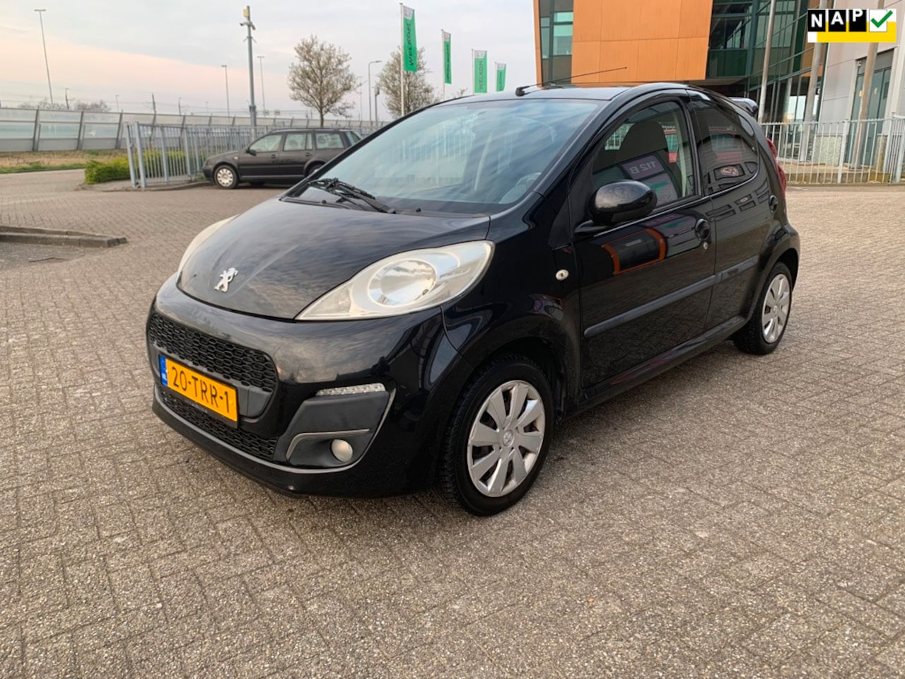 Peugeot 107 - 1.0 Envy Zwart 2012 Airco Elek ramen 5-drs NAP! - AutoWereld.nl