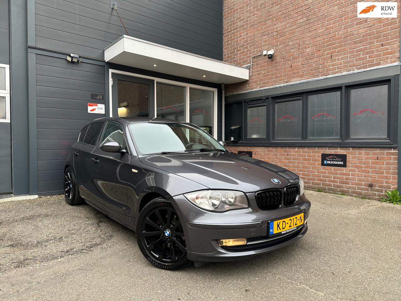 BMW 1-serie - 116i|Pdc|Cruise|Aux|Stoelvwarming|Sportvelgen - AutoWereld.nl