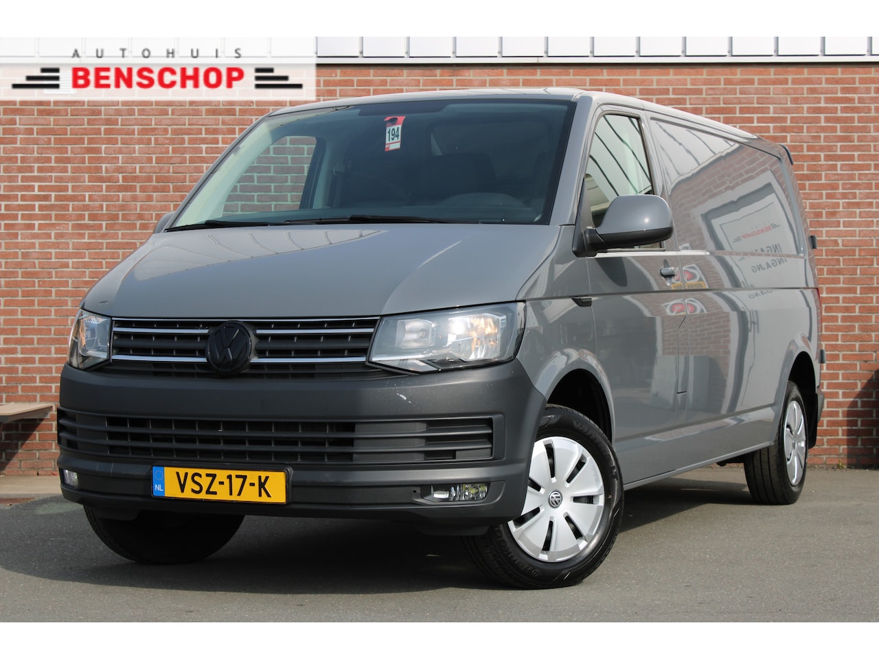 Volkswagen Transporter - 2.0 TDI 150PK L2H1 |CAMERA|CRUISE|TREKHAAK| - AutoWereld.nl