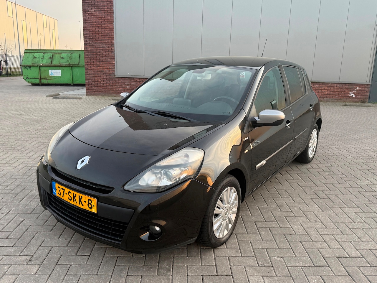 Renault Clio - 1.5 dCi Night & Day NAVIGATIE CLIMA LEER ZWART 2011 - AutoWereld.nl