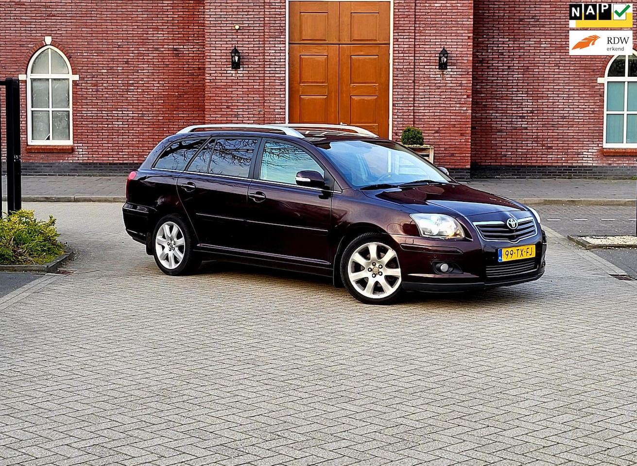 Toyota Avensis Wagon - 2.4 VVTi Executive / Automaat / 1e Eiegenaar / Leer / Pdc / Xenon / Trekhaak - AutoWereld.nl