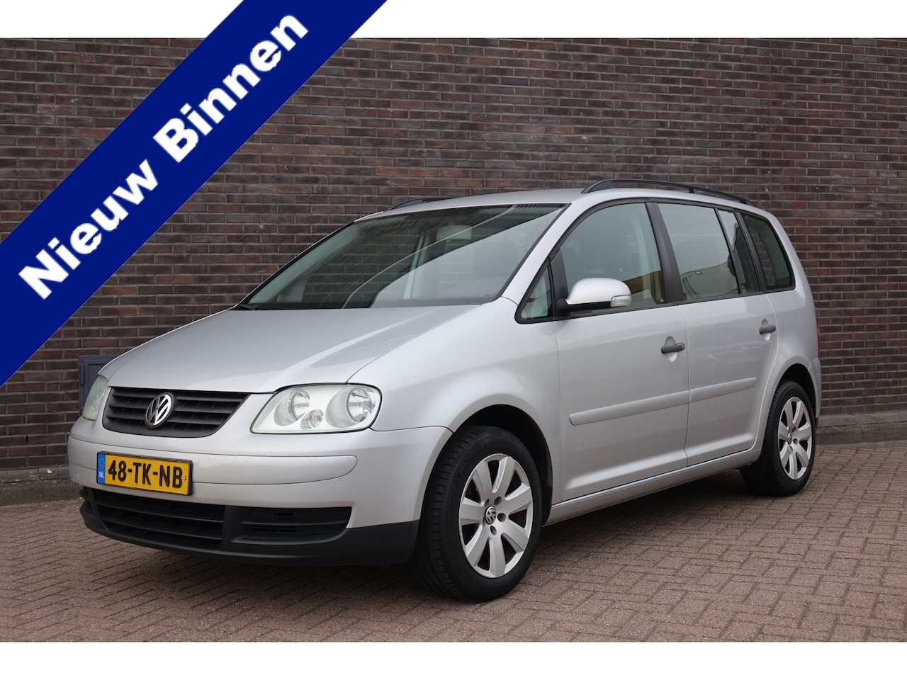 Volkswagen Touran - 1.6-16V FSI Optive I 1.6-16V FSI Optive I, airco, seer nette auto, trekhaak, 5 zits - AutoWereld.nl