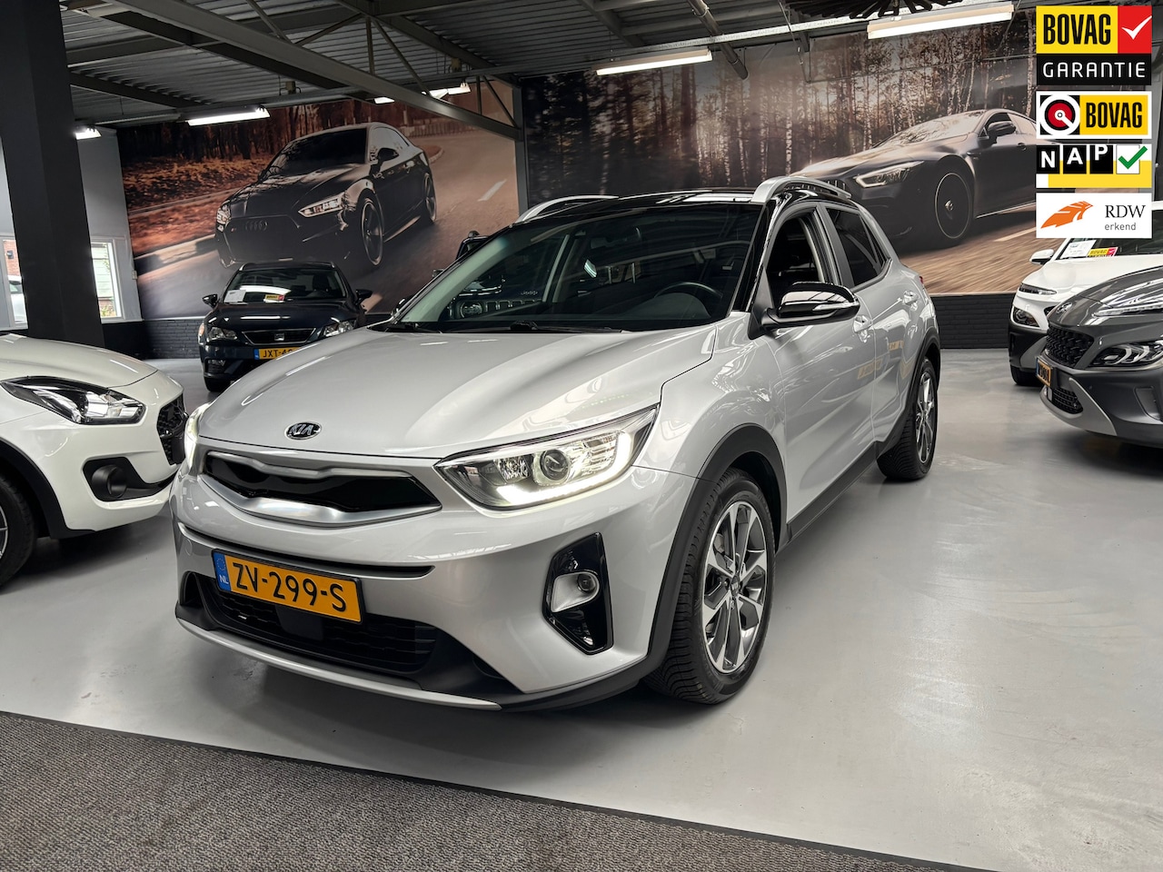 Kia Stonic - 1.0 T-GDi ExecutiveLine / Camera / Navigatie - AutoWereld.nl