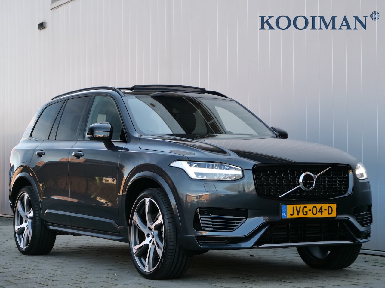 Volvo XC90 - 2.0 T8 Recharge AWD R-Design 7p Long Range 455 Pk Automaat Navi / DAB / Leer / Pano-dak / - AutoWereld.nl