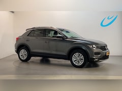 Volkswagen T-Roc - 1.5 TSI 150pk DSG Style Business Navigatie Parkeersensoren DAB+ App-Connect
