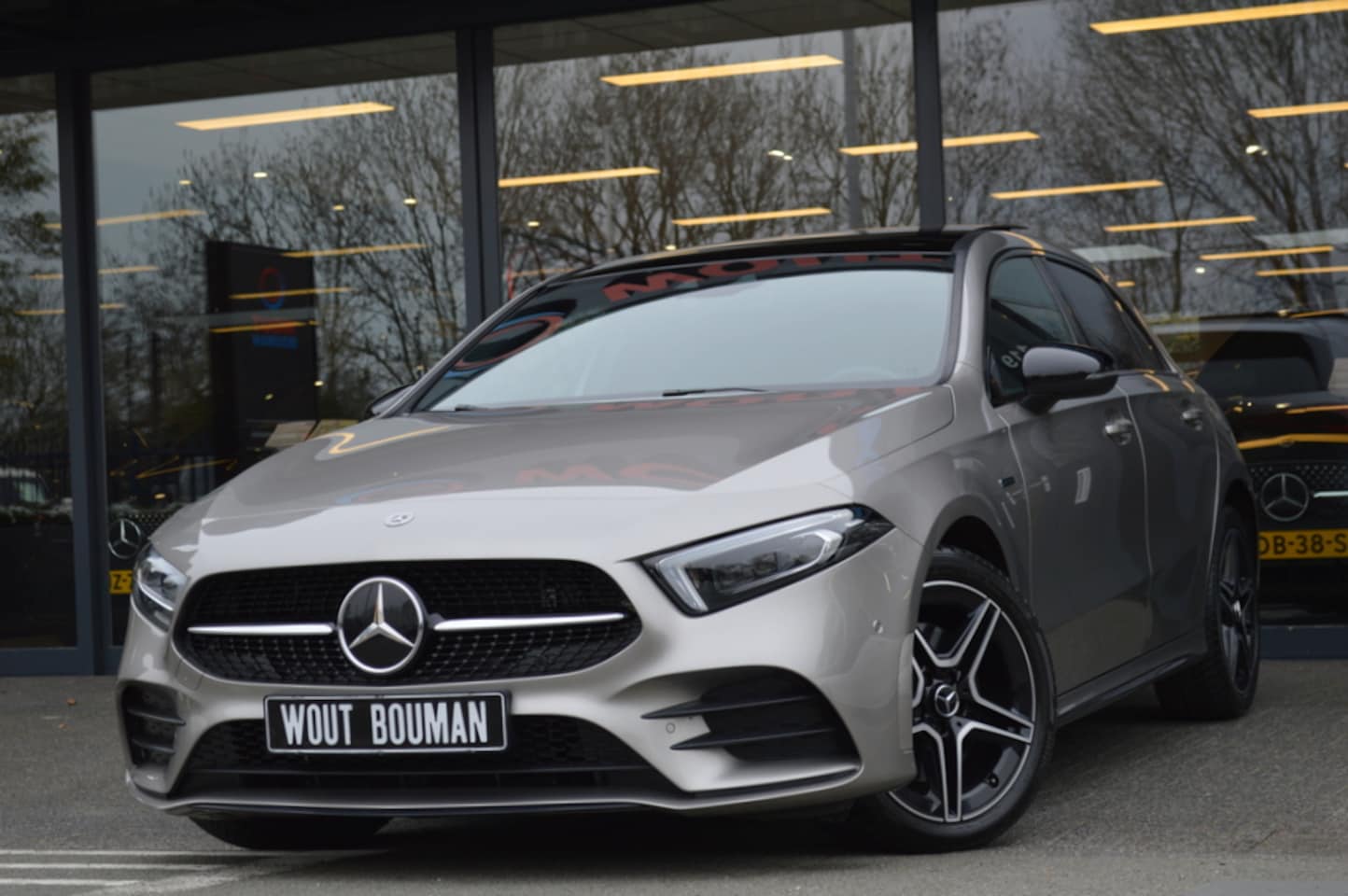 Mercedes-Benz A-klasse - 250 e AMG Led Panorama Memory Distronic Camera Augmented Trekh Pdc - AutoWereld.nl